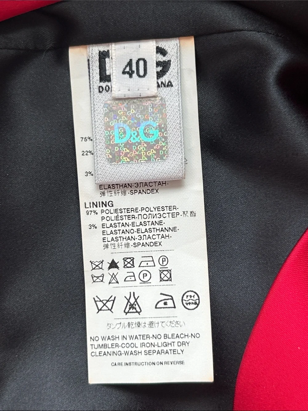 D&G figure skimming